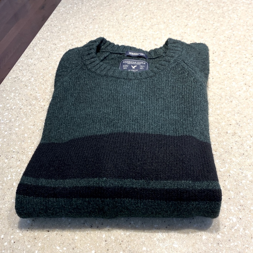 Men’s AE sweater